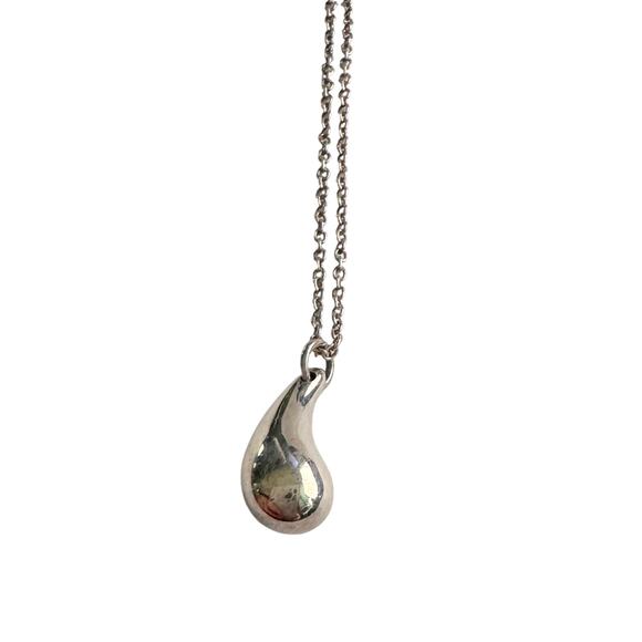 Tiffany and Co Elsa Peretti Teardrop Pendant Necklace in Sterling Silver - Picture 8 of 12